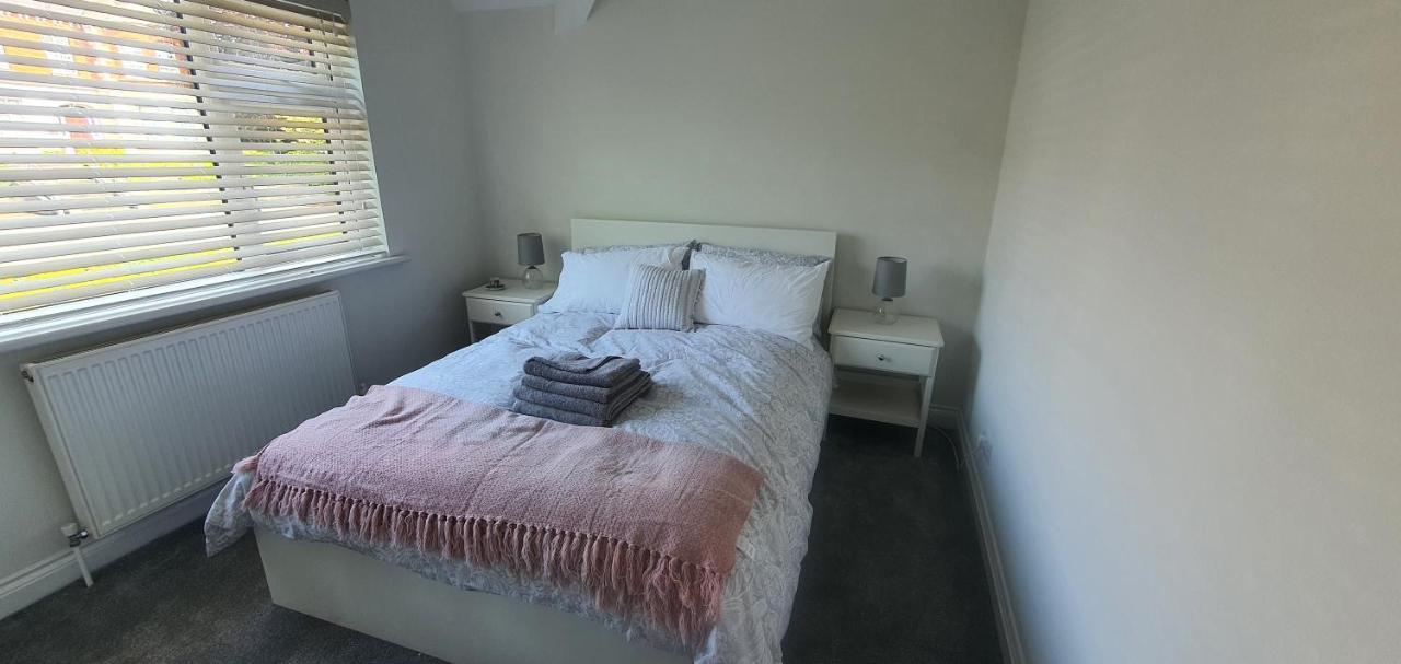Ballymena/ Belfast/ Antrim Coast/galgorm Holiday home