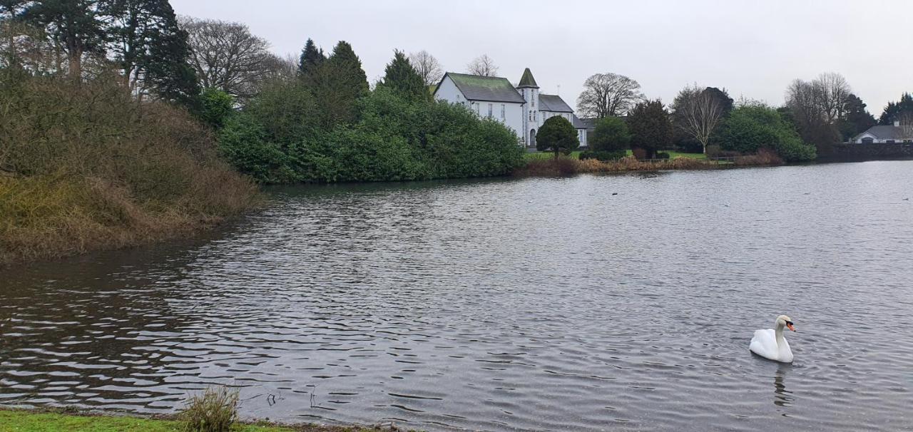 Ballymena/ Belfast/ Antrim Coast/galgorm Holiday home *